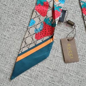 gucci strawberry twilly